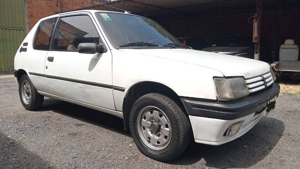 Peugeot 205 1.4L XS Frances